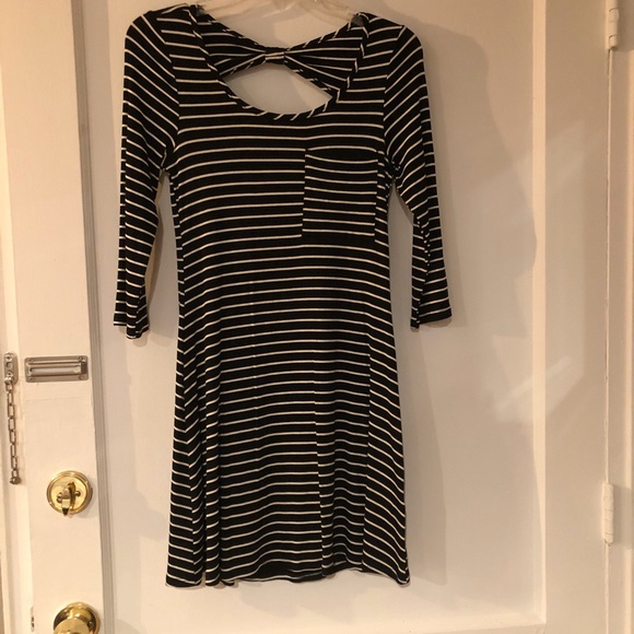 Alya Dresses & Skirts - New Alya from Francesca’s Striped Key Hole Dress